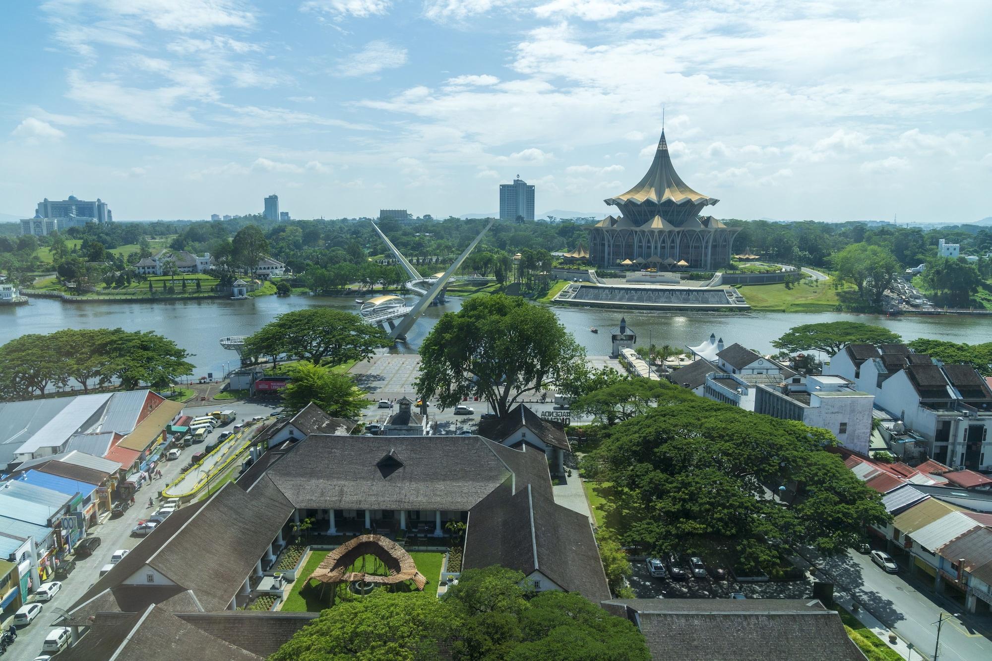 The Waterfront Hotel Kuching Buitenkant foto